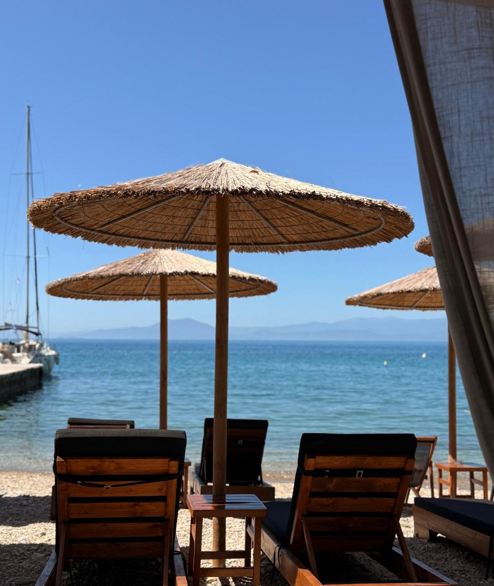 Pegasus Hotel & Coastal Cafe Kala Nera Bagian luar foto