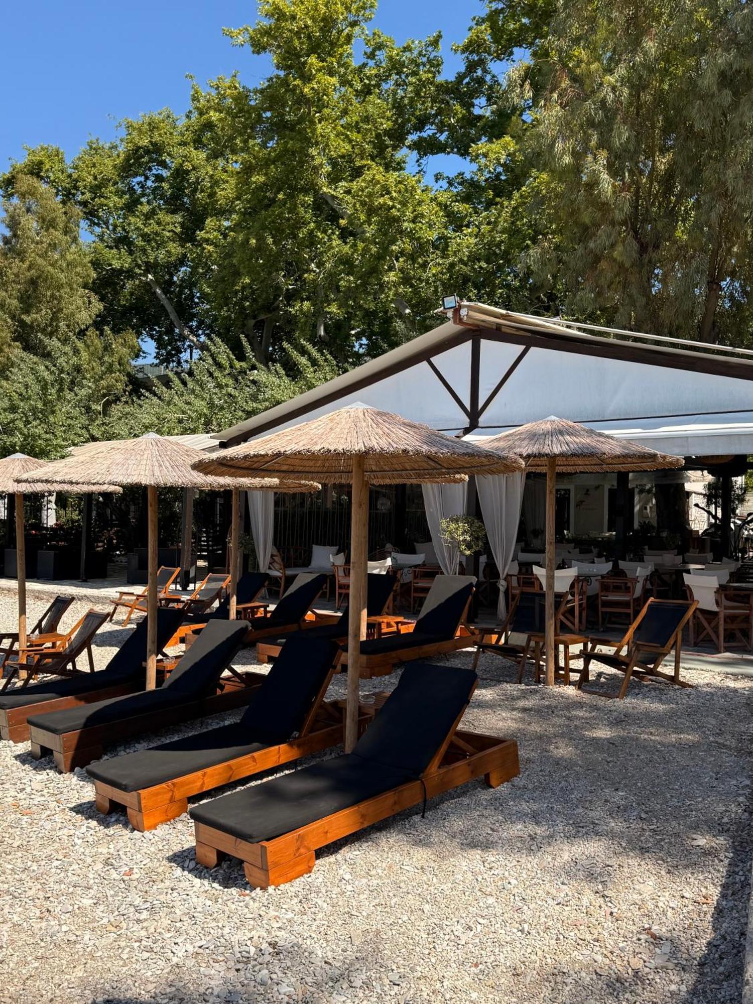 Pegasus Hotel & Coastal Cafe Kala Nera Bagian luar foto